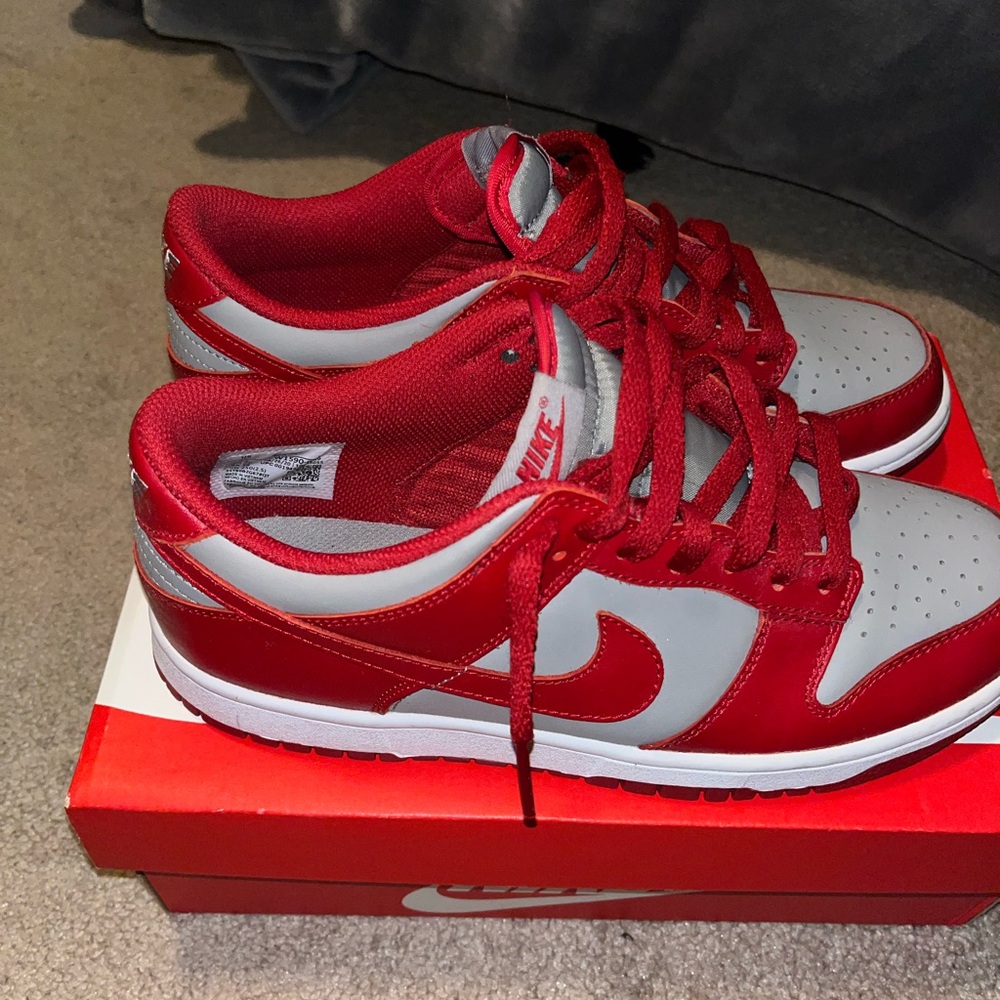 Nike Dunks Size 7 GradeSchool (Medium Grey/Varsity Red-White)
